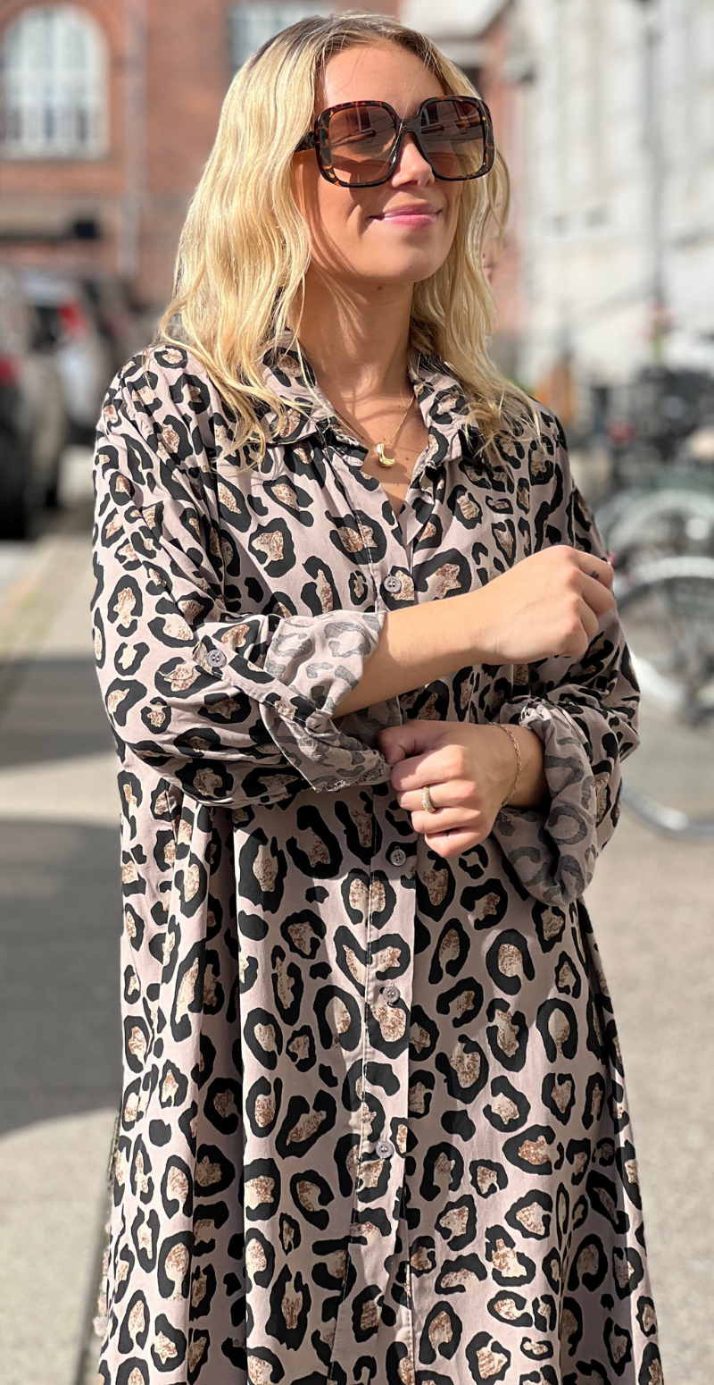 Marlowe gennemknappet tunika med leopardprint fango LikeLondon