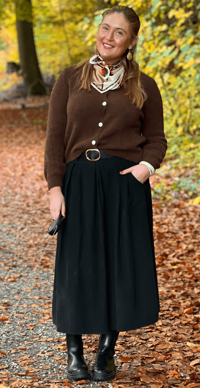 Celeste uld cardigan med perlemorsknapper brun LikeLondon