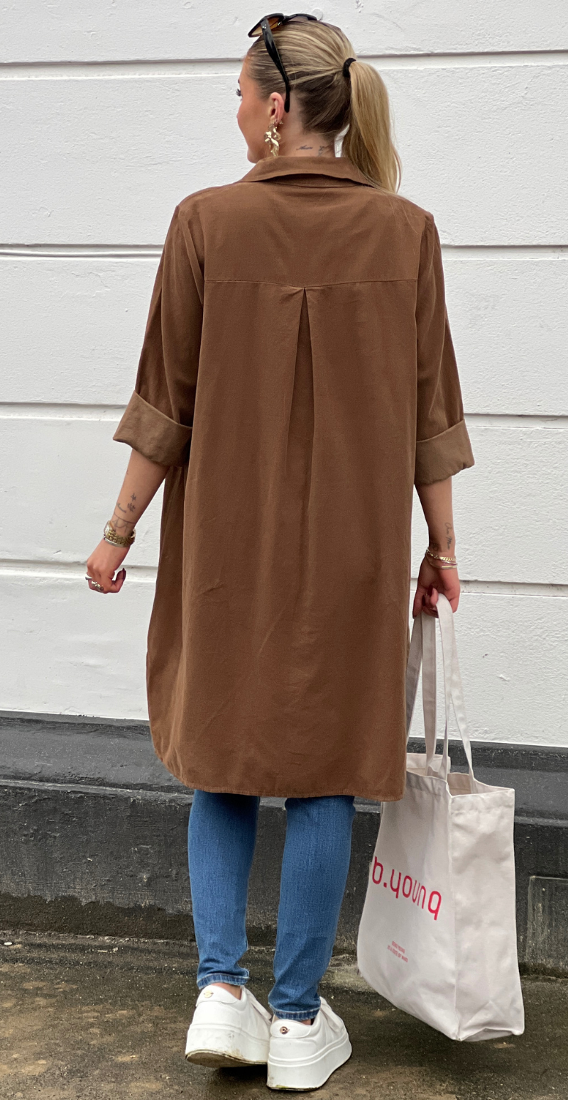 Danica fløjls kjole-tunika med knapstolpe noce LikeLondon