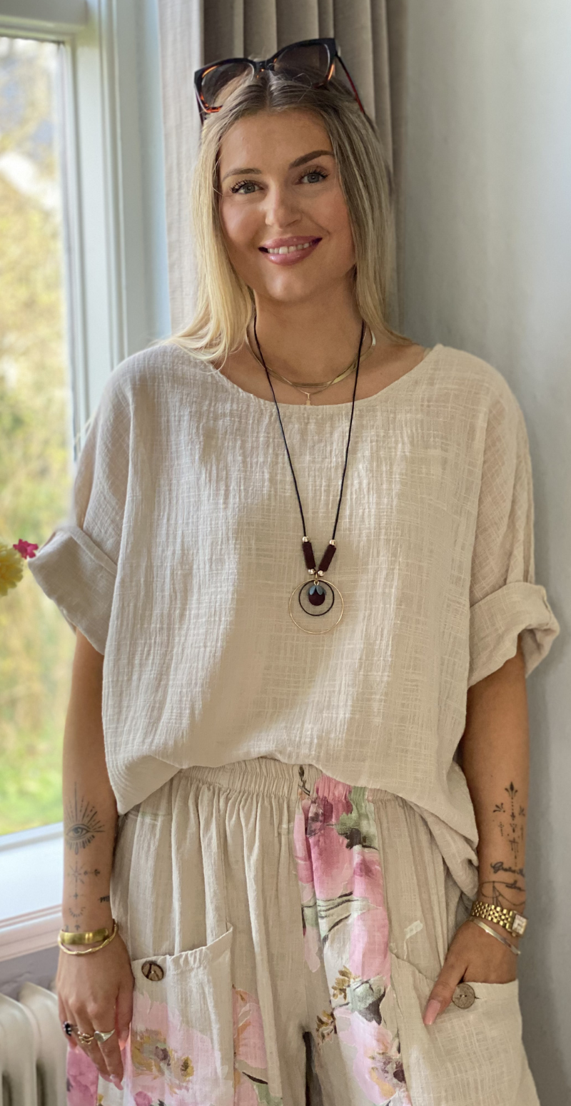 Forudbestil uge 18 Alida bluse med vidde og halskæde beige LikeLondon