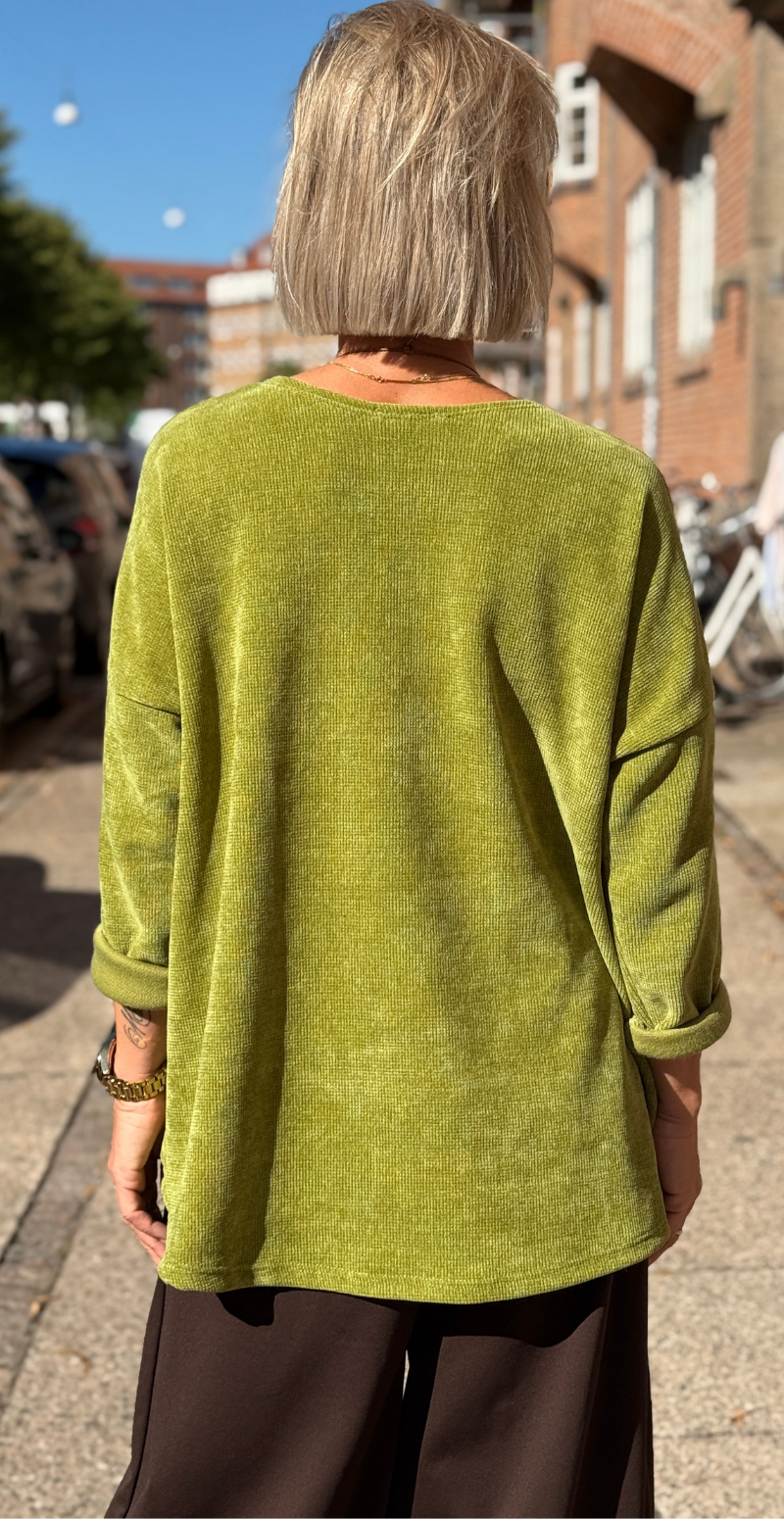 Maren bluse i velour og halskæde lime LikeLondon
