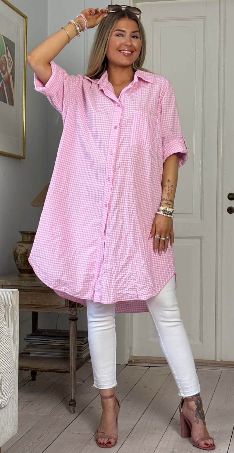 Nikita skjortetunika med krepp og små tern pink LikeLondon