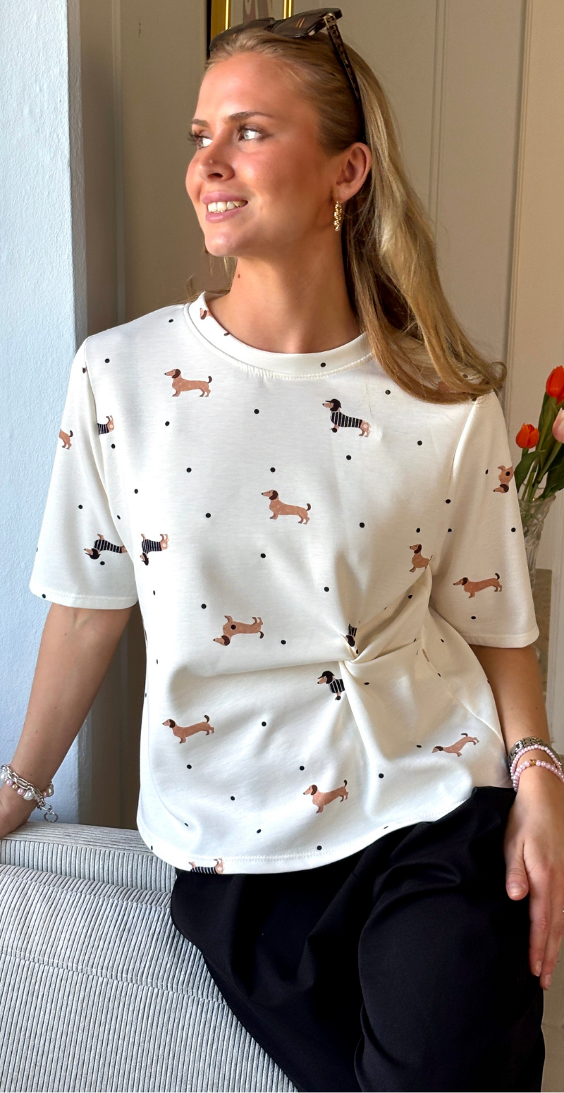 Bea kortærmet bluse med hundemotiv creme LikeLondon