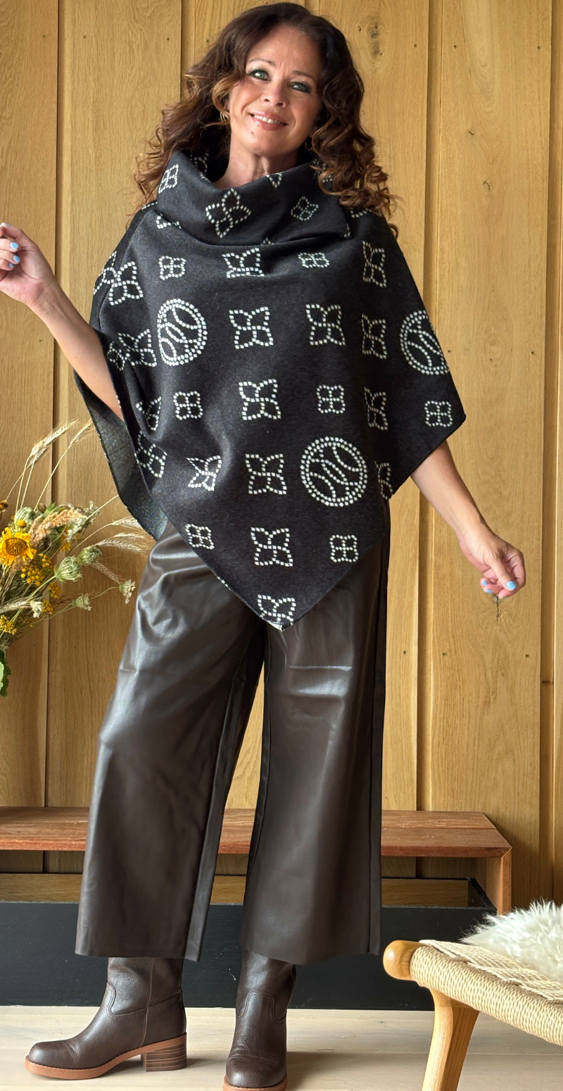 Sienna poncho med ornament mønster sort LikeLondon