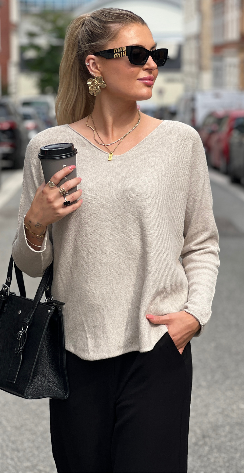 Inga blød strikbluse med v-hals beige LikeLondon