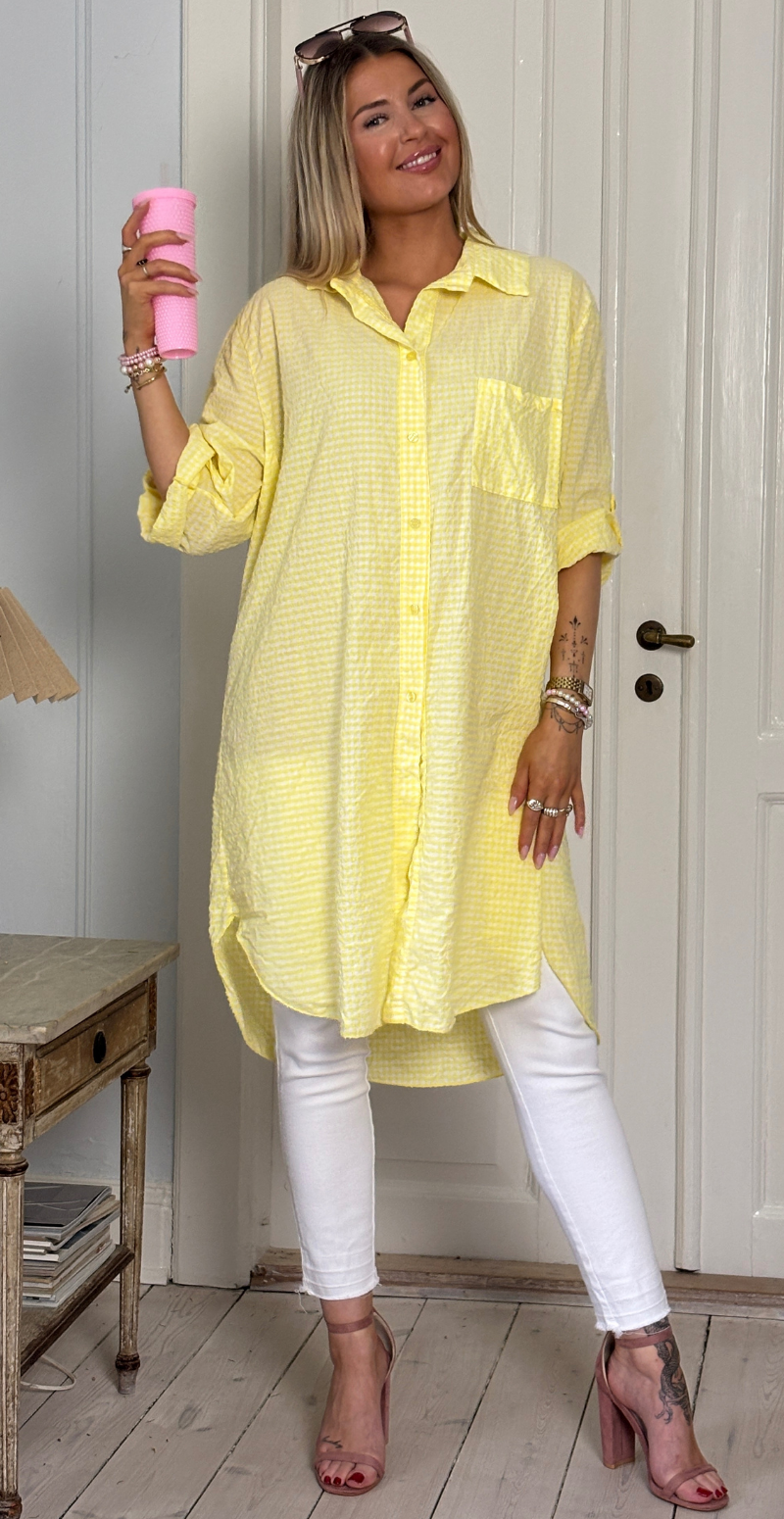 Nikita skjortetunika med krepp og små tern gul LikeLondon