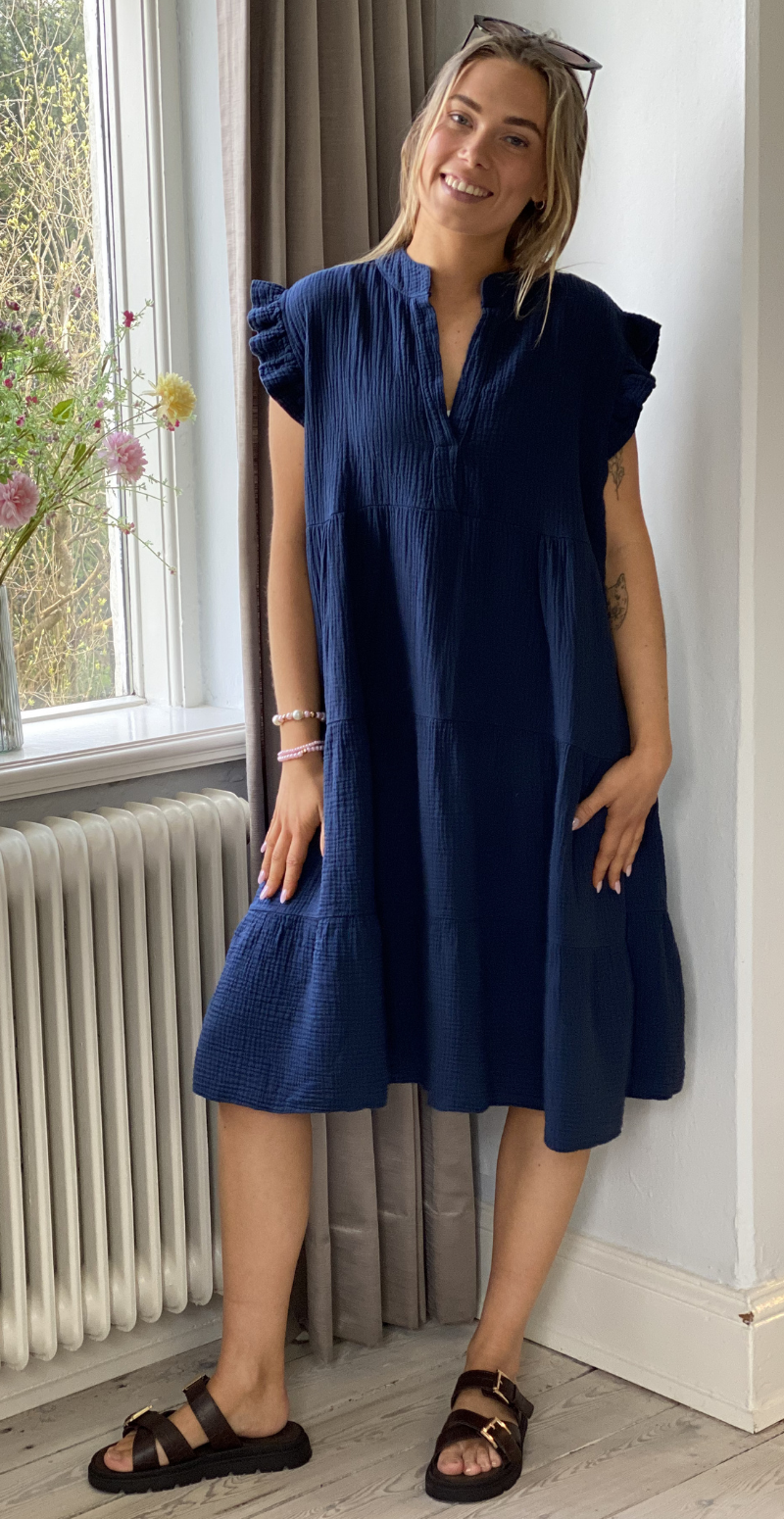 Fransiska kort kjole med peplum og korte ærmer navy LikeLondon