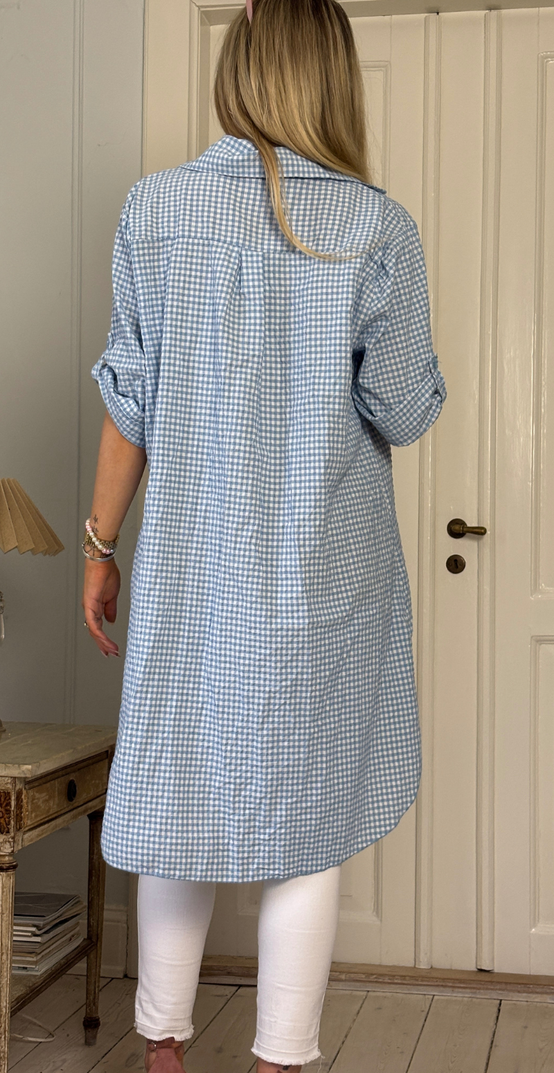 Nikita skjortetunika med krepp og små tern blå LikeLondon