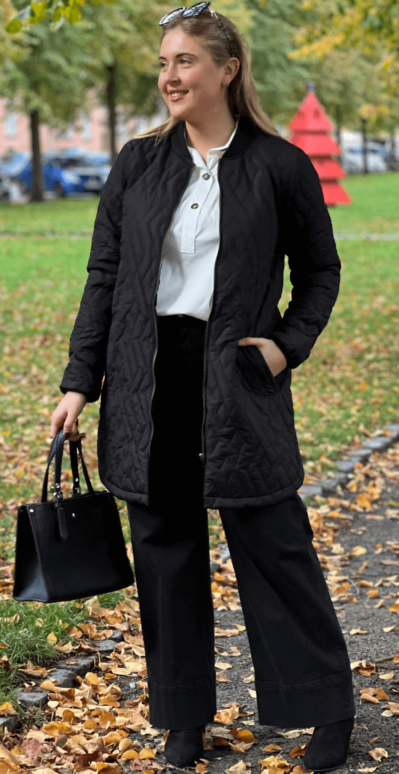 Quiltet jakke med lommer sort