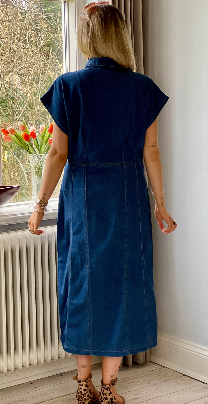 Alia gennemknappet kjole med lommer medium blue denim Freequent