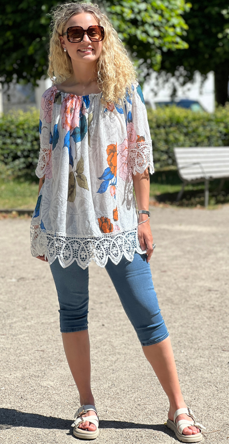Winnie kortærmet bluse med blomster og hæklede detaljer rosa/orange LikeLondon