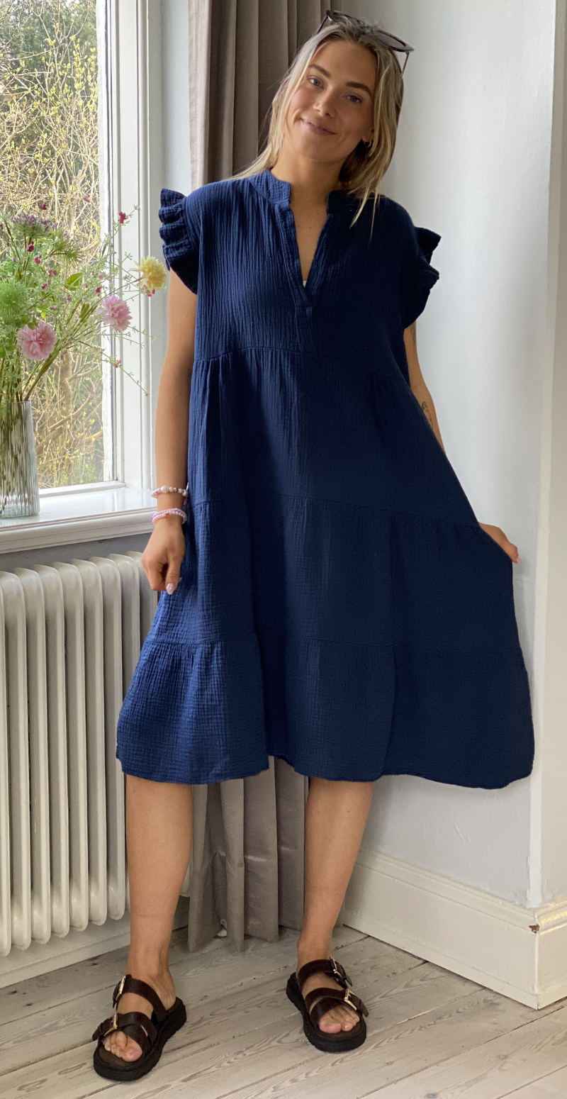 Fransiska kort kjole med peplum og korte ærmer navy LikeLondon