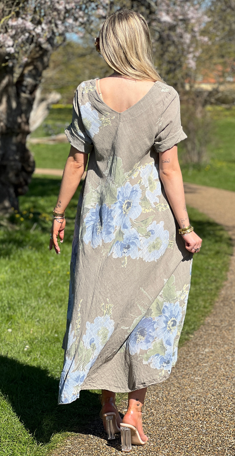Meri lang kjole med blomsterprint og lommer fango LikeLondon