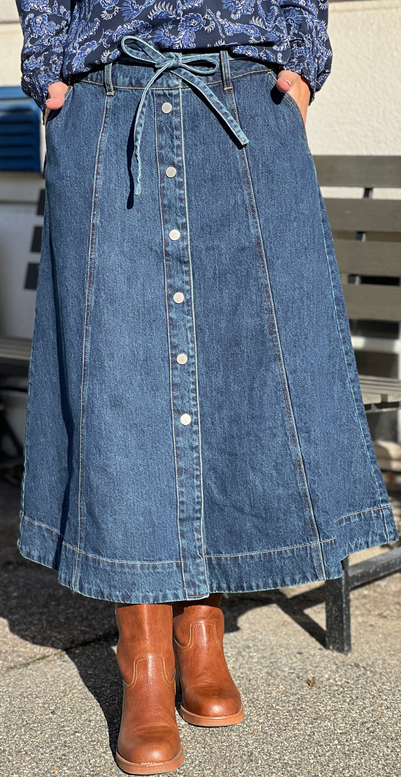 Lukan denim nederdel med knapper dark blue denim b.young