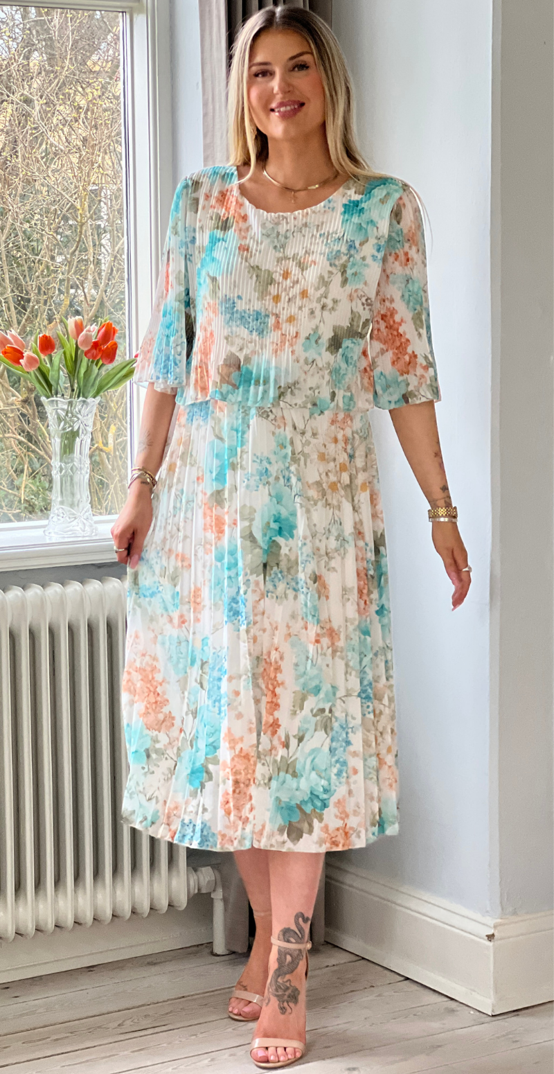 Forudbestil uge 15 Carmen plisseret kjole med elastik i taljen og blomsterprint mint LikeLondon