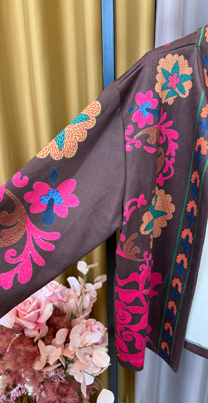 Sissal jakke i ruskindslook med broderet tiger tryk brun LikeLondon