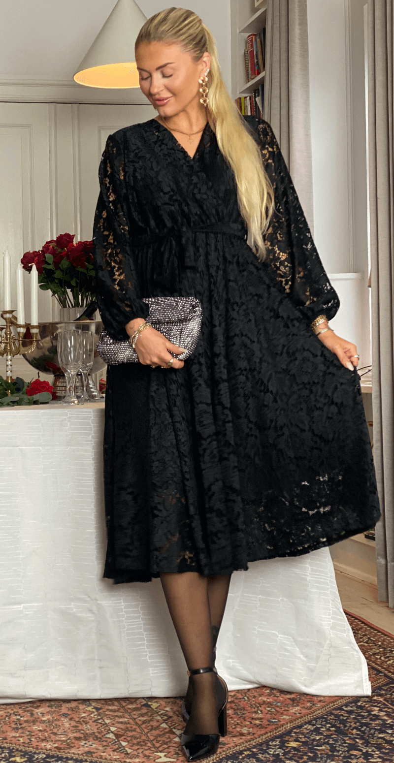 Desiree kjole med blonde og bindebånd sort LikeLondon