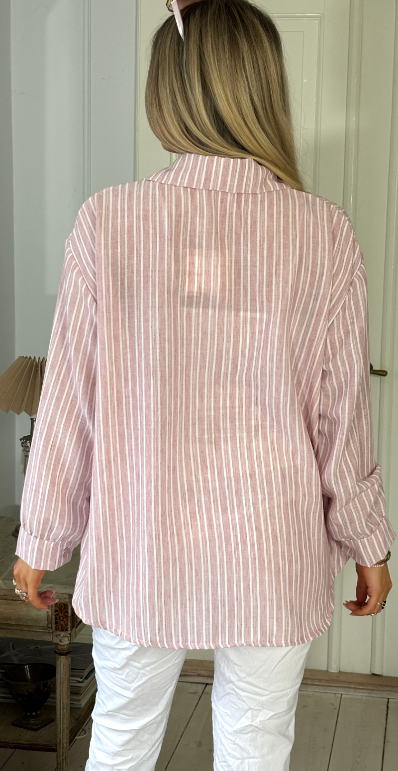 Orbit hørskjorte med striber og blondestykke foran rosa LikeLondon