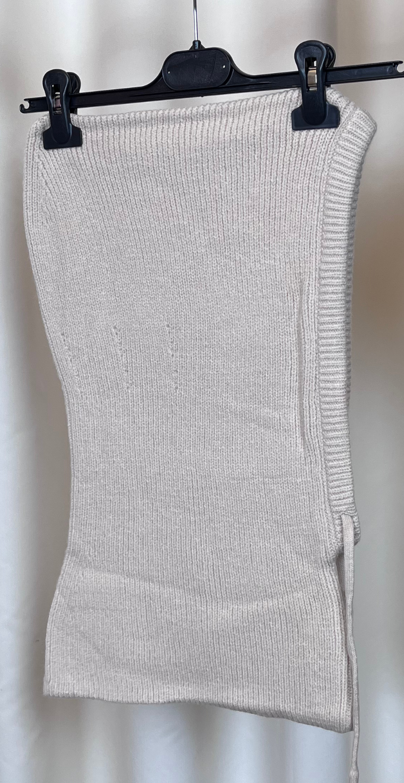 Strikket balaclava med snøre beige LikeLondon