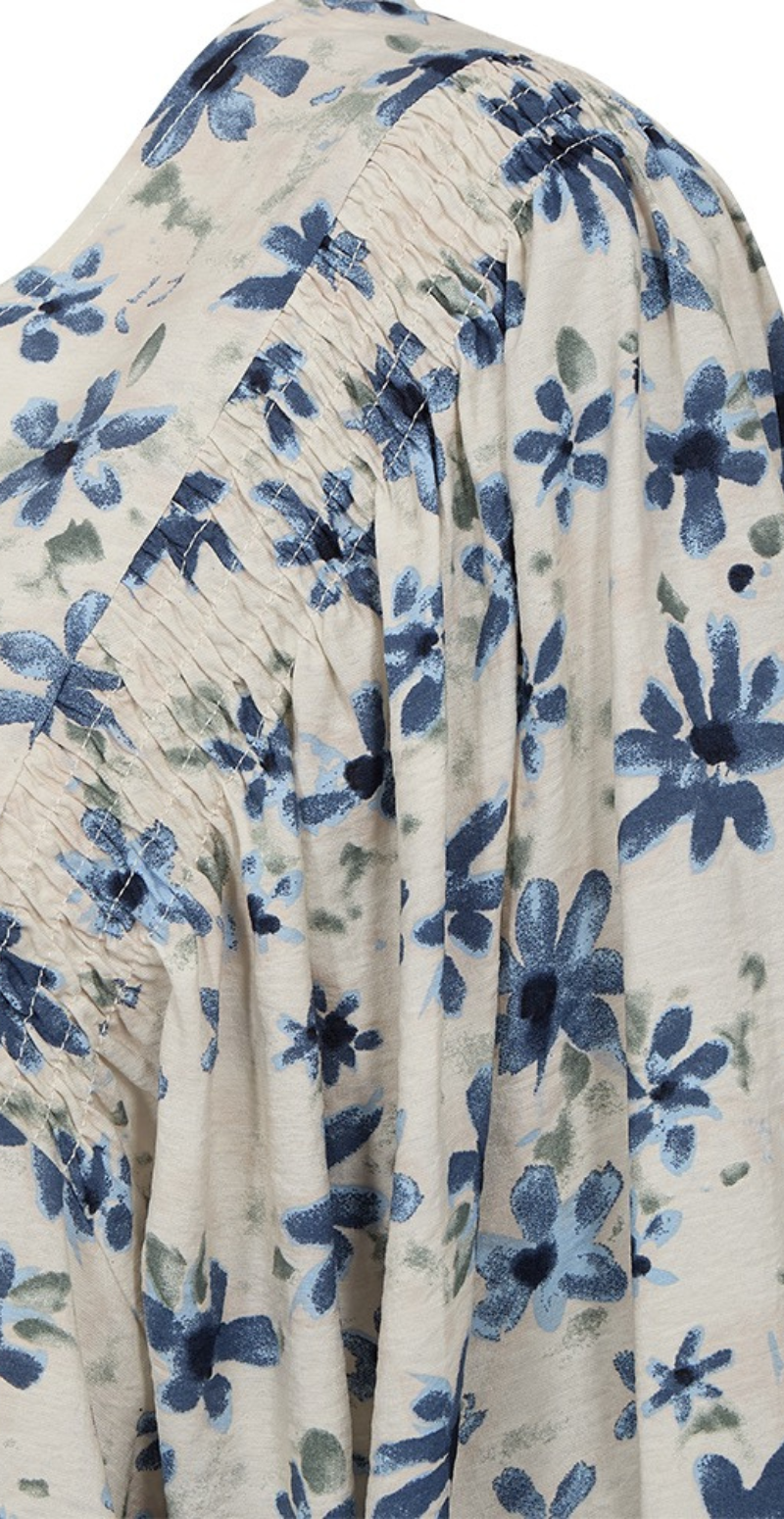 Jovi bluse med pufærmer og blomstermønster moonbeam w. vintage indigo Freequent
