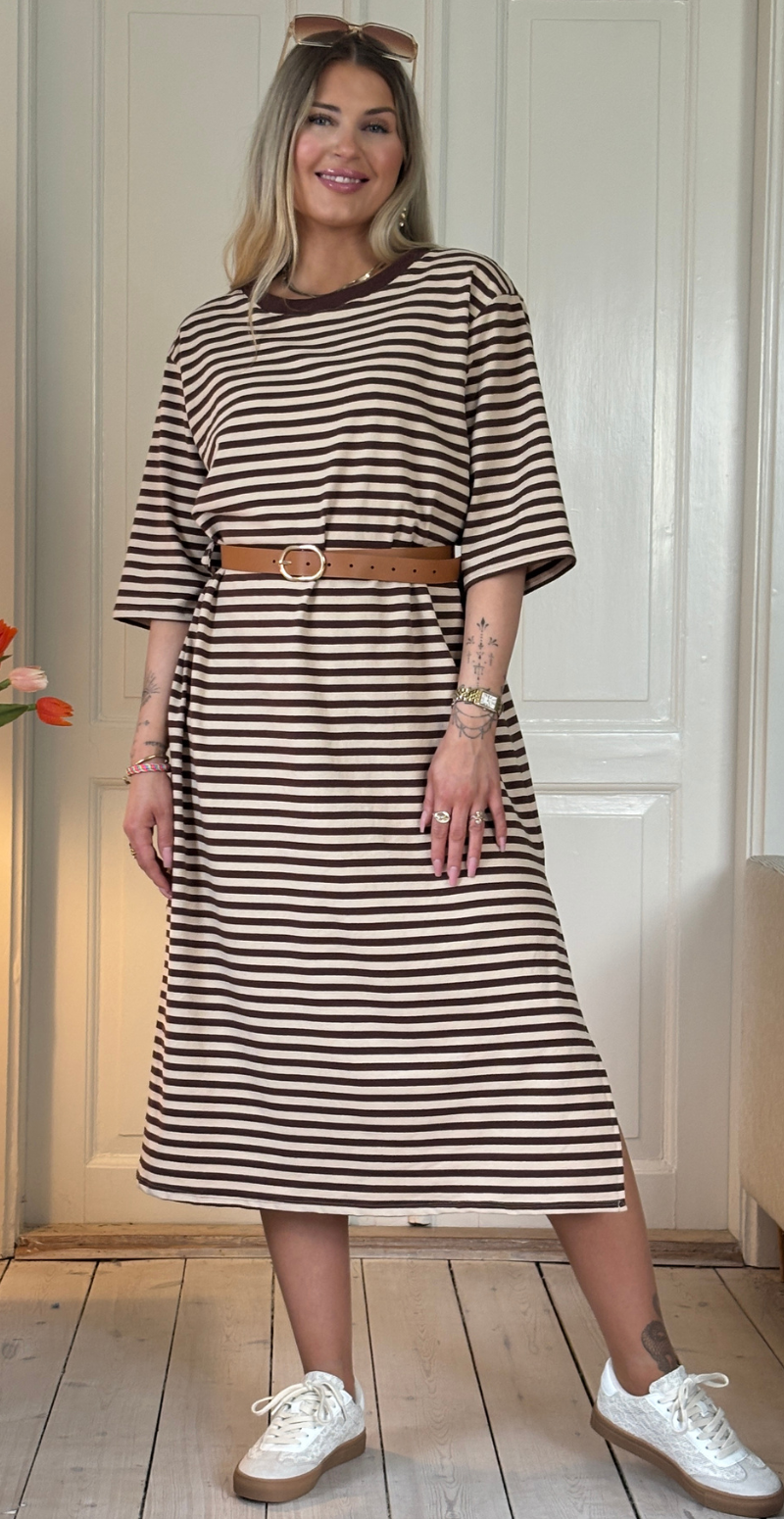 Zenia kjole med striber i brun LikeLondon