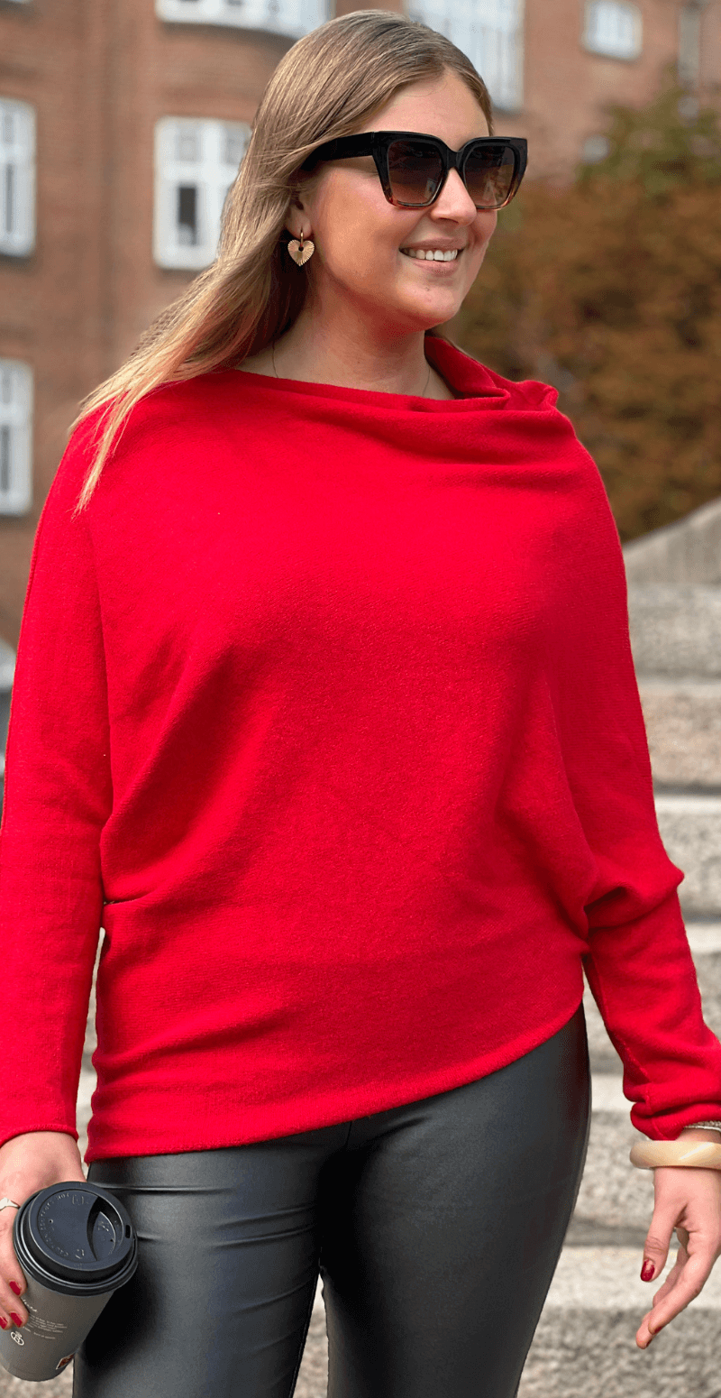 Mimi bluse med asymmetrisk snit i bunden rød LikeLondon