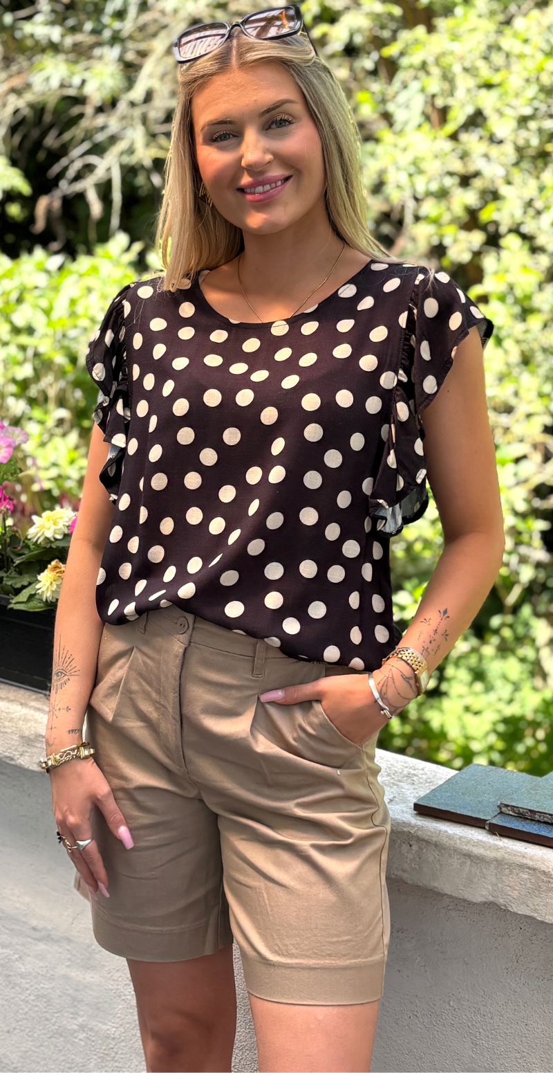 Emmy bluse med prikker og flæseærmer sort LikeLondon