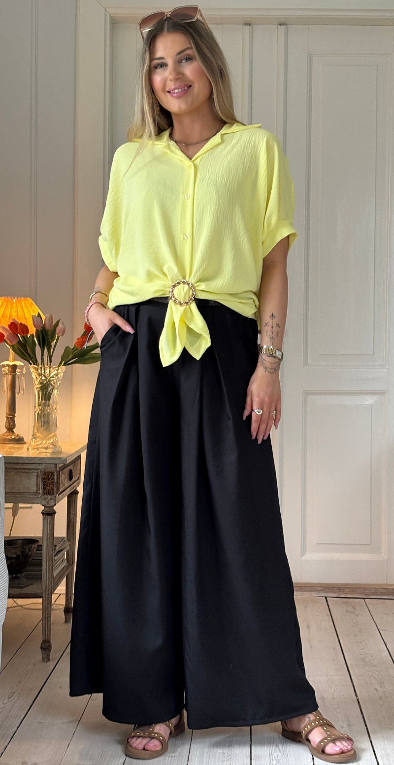 Barbara kortærmet skjortebluse med knudedetalje og spænde gul LikeLondon