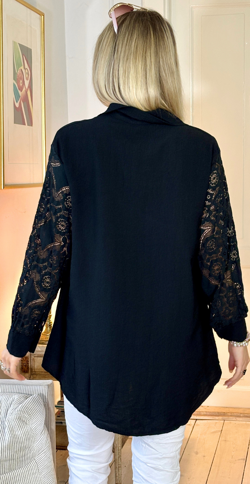 Simma skjorte med blondeærmer og lomme sort LikeLondon