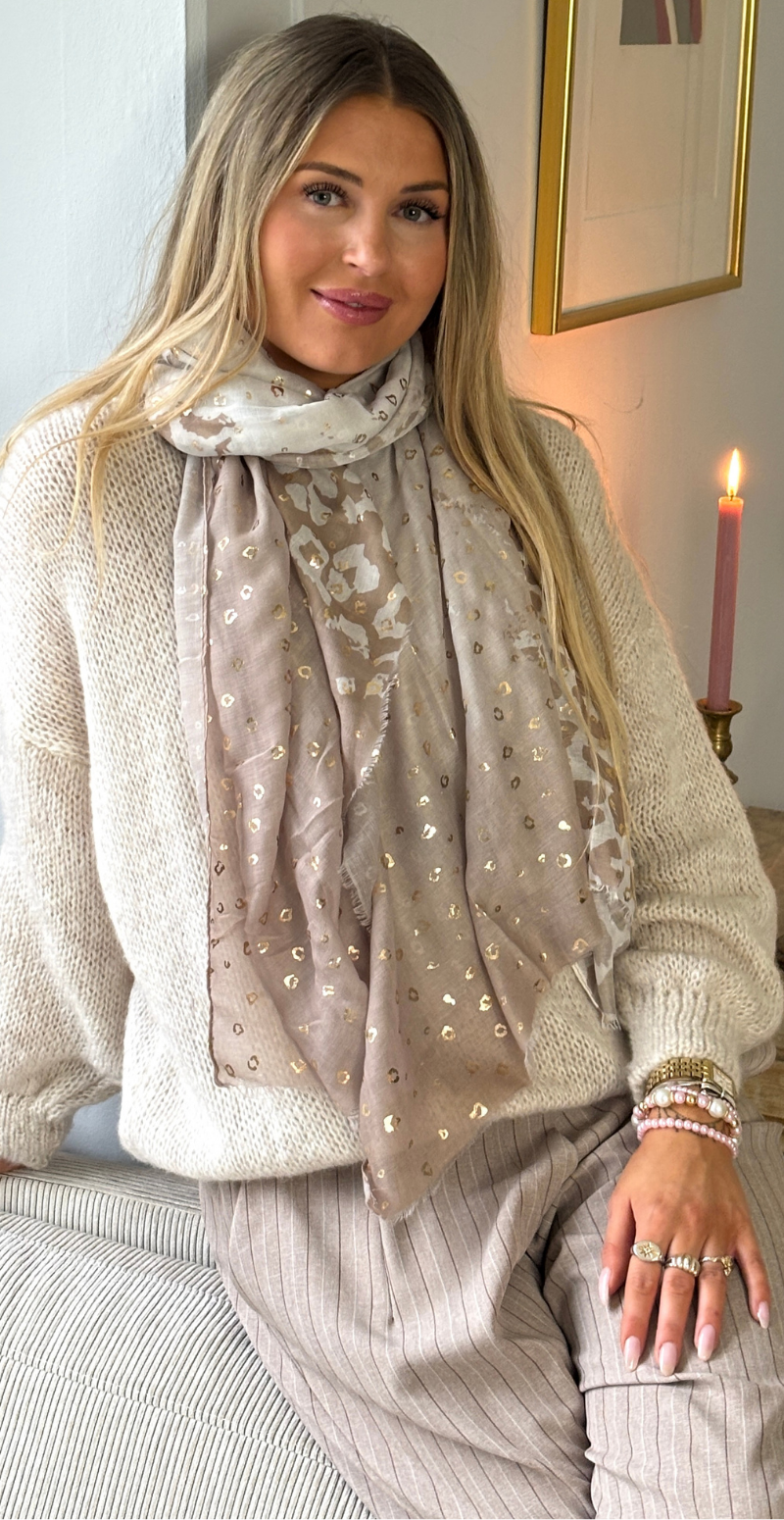 Tørklæde med leopardmønster og gulddetaljer beige LikeLondon