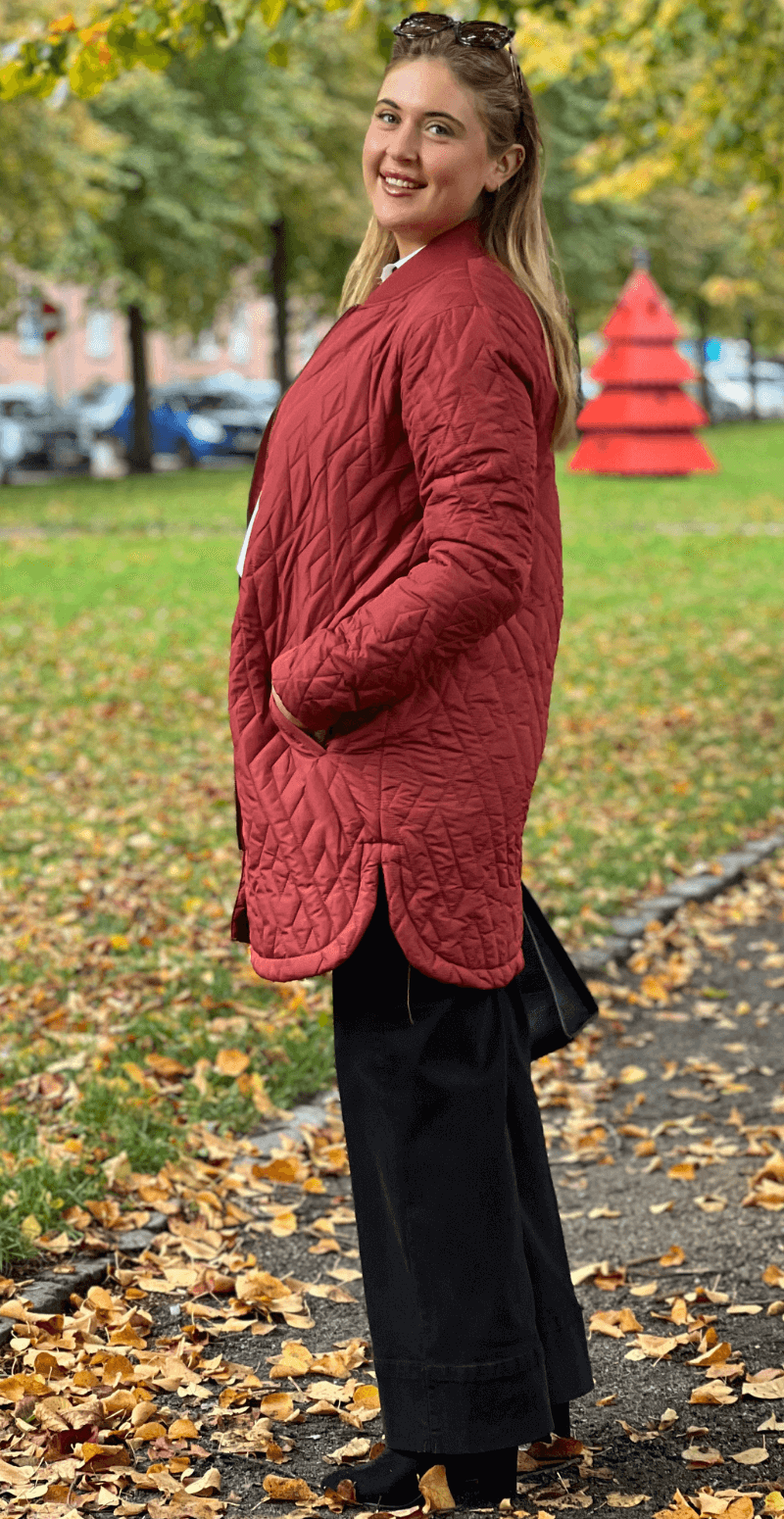 Quiltet jakke med lommer rust