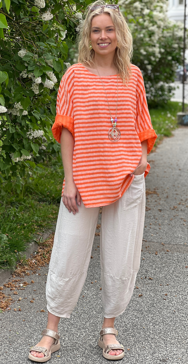 Oline bluse med striber og halskæde orange LikeLondon