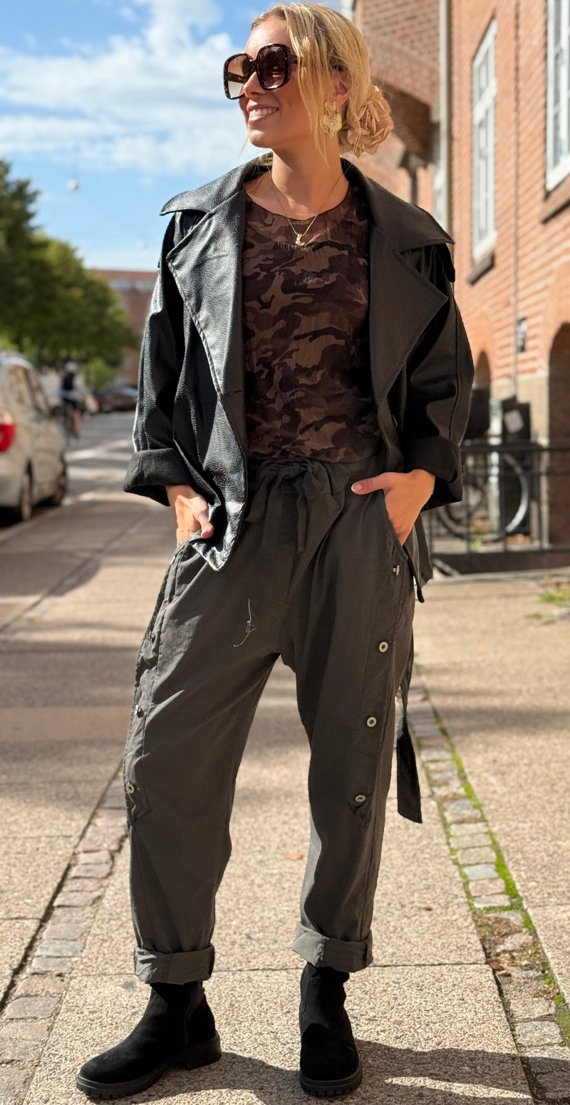 Lior læderjakke med bindebånd og knapper sort LikeLondon