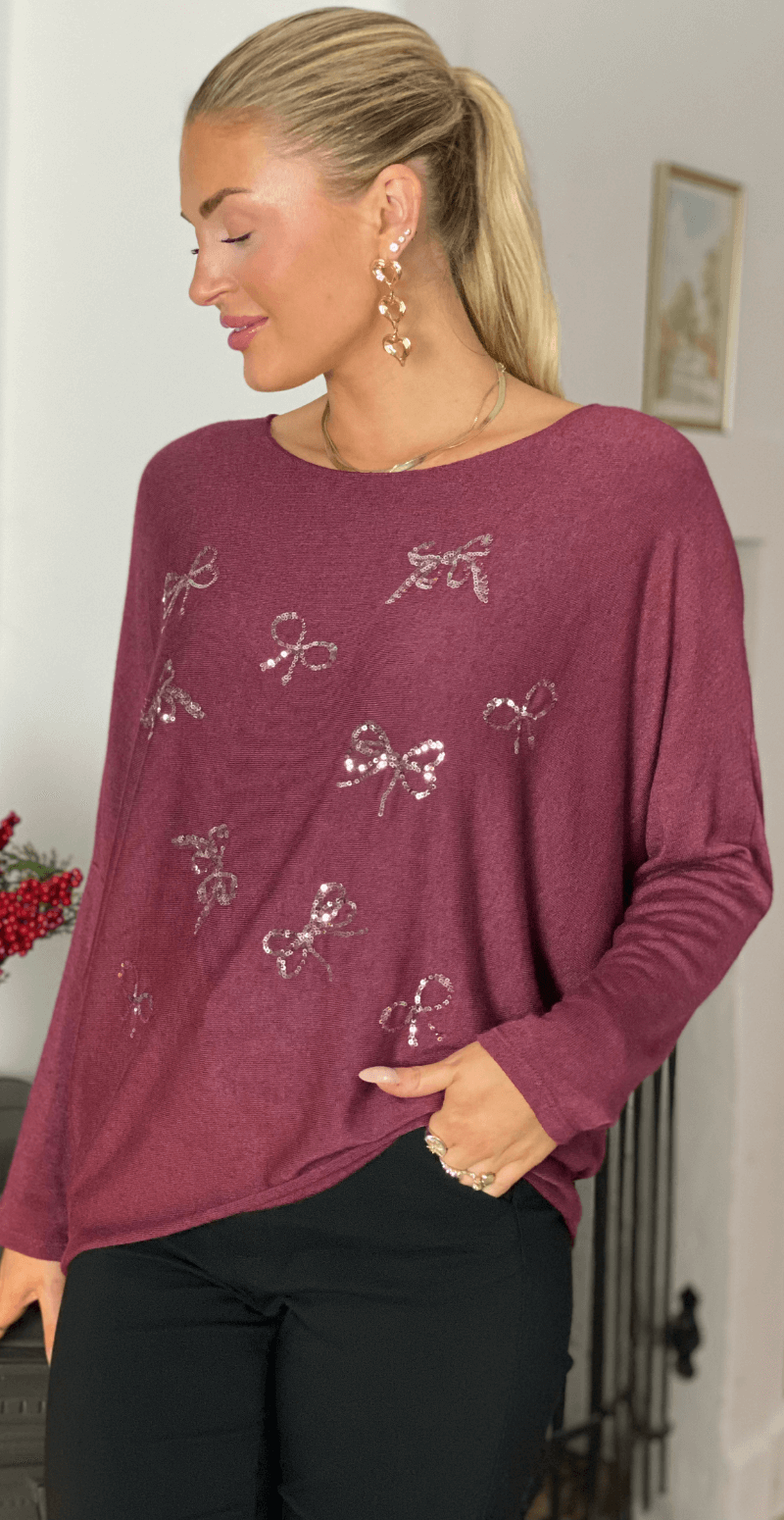 Madelene bluse med små paillet sløjfer bordeaux LikeLondon