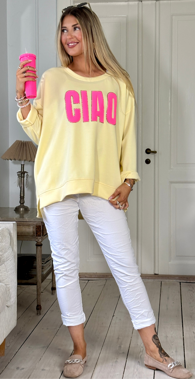 Wanda sweatshirt med rund hals og "ciao" gul LikeLondon