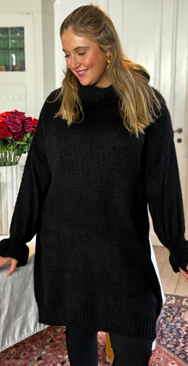 Helga strik lang med flæseærmer og rullekrave sort LikeLondon