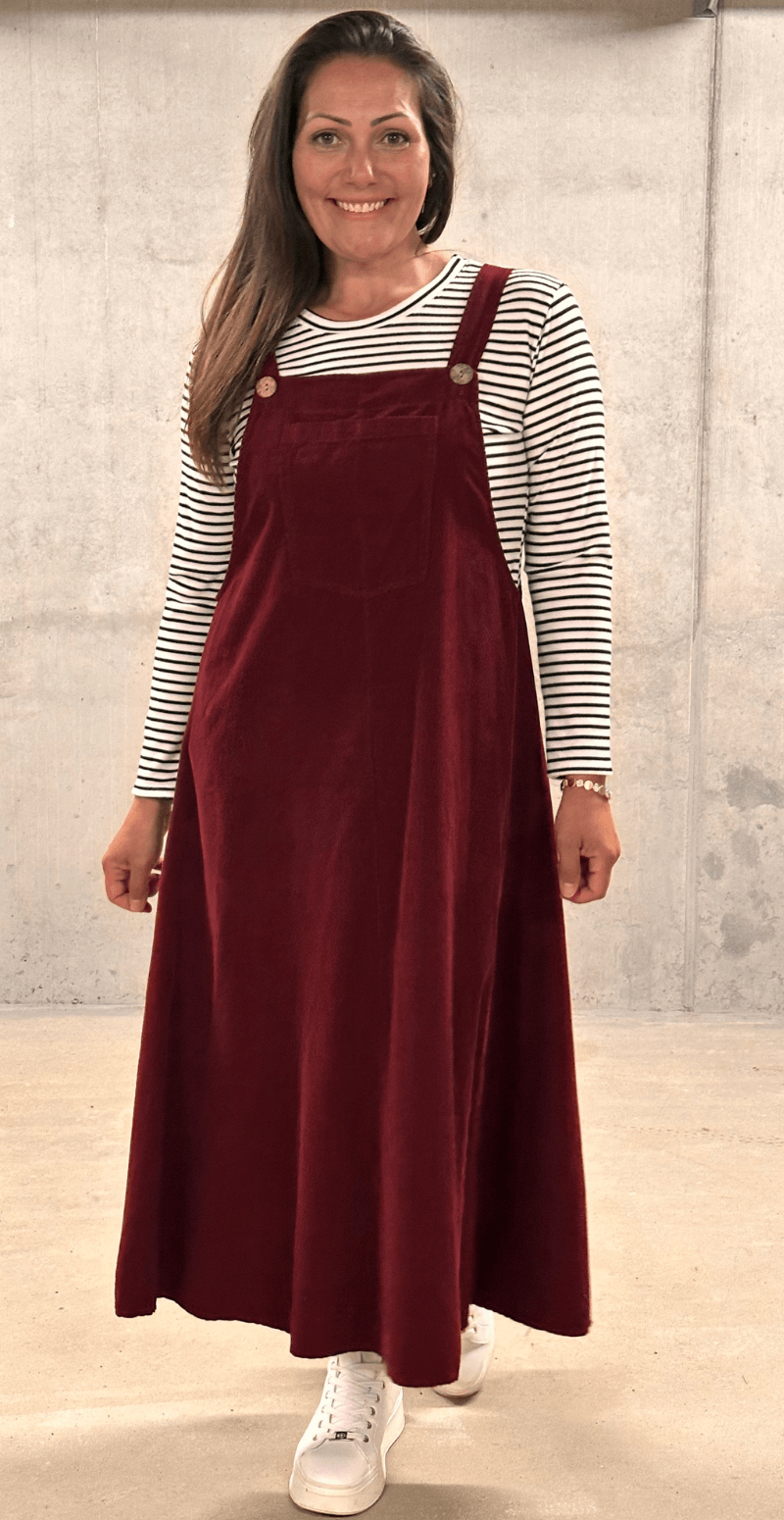 Camelia spencer i fløjl med lomme og træknapper bordeaux LikeLondon By Christina