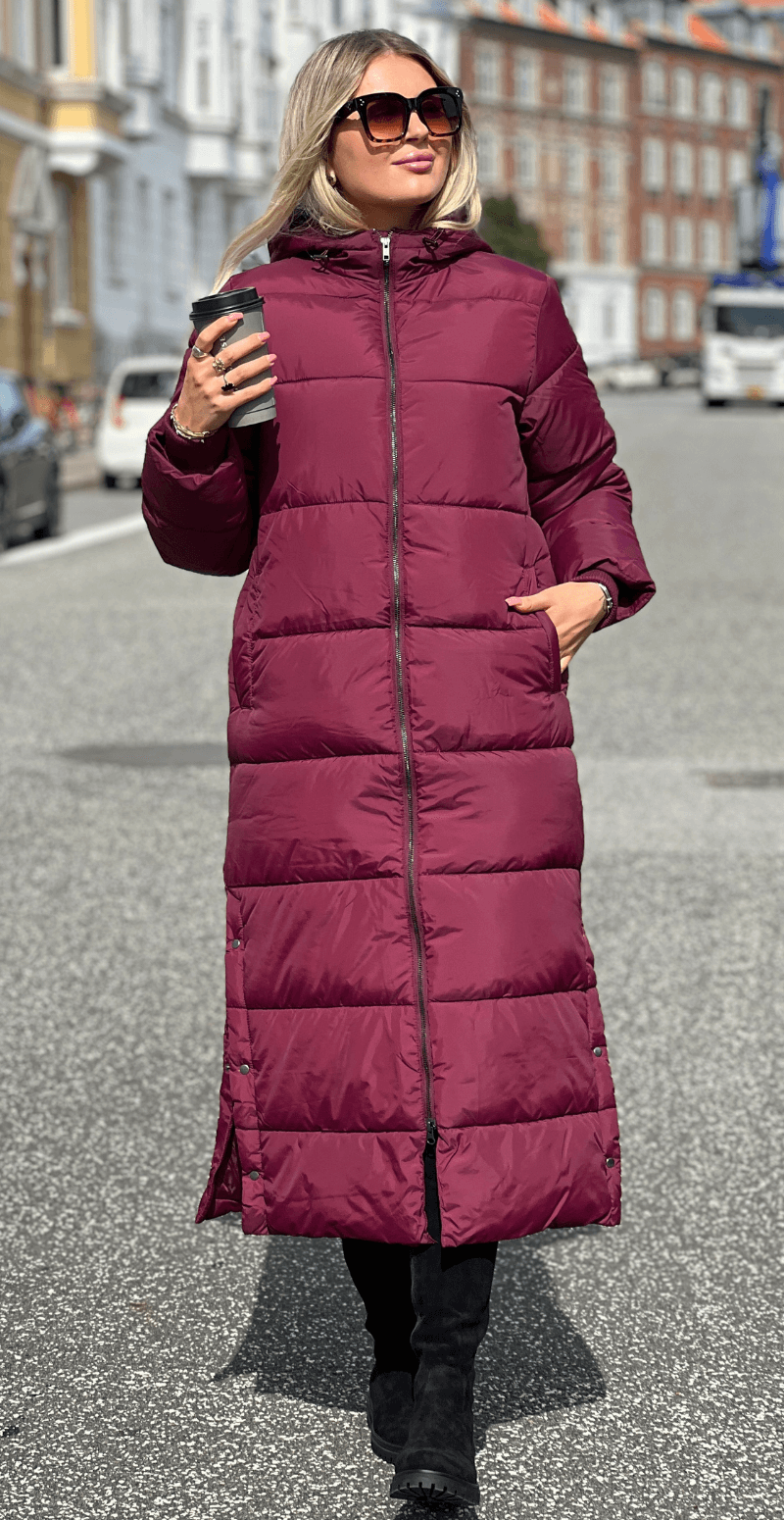 Liva frakke med hætte bordeaux LikeLondon