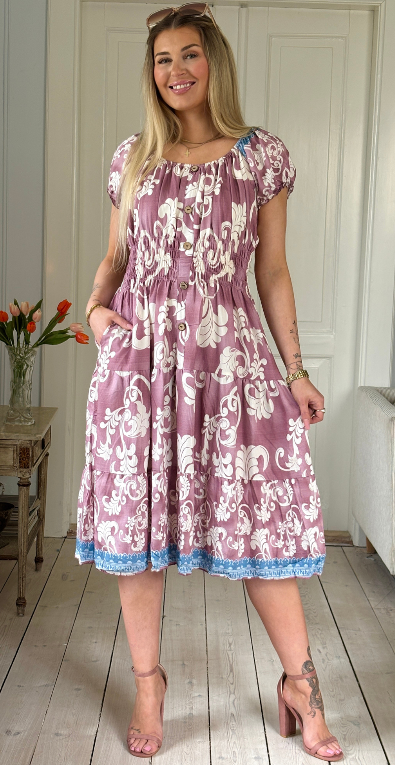 Abby kjole med paisleyprint og smock rosa LikeLondon