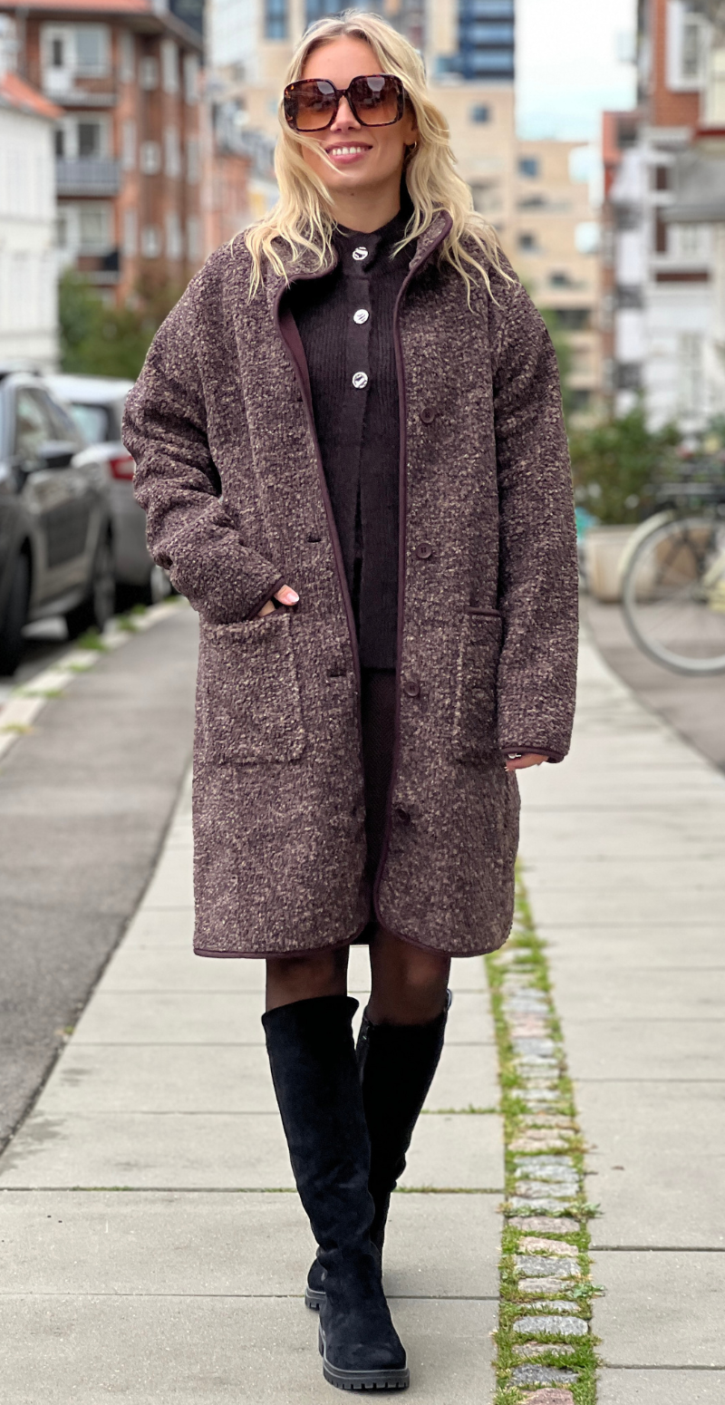 Patricia lang jakke i teddylook med lommer brun LikeLondon