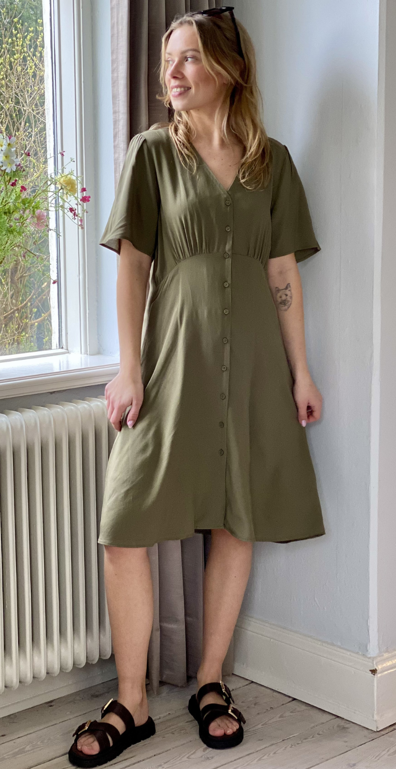 Joella kort kjole med v-hals kalamata B.young