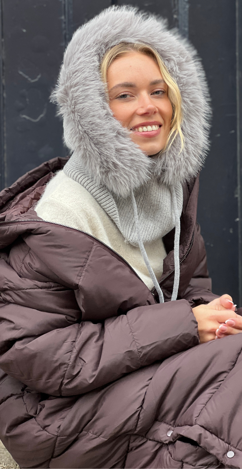 Balaclava med pelskant og snøre grå LikeLondon