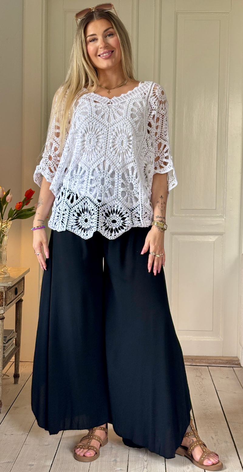 Talia bukser med vidde og slidser i benene sort LikeLondon