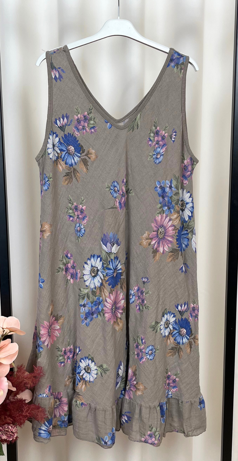 Zofja kjole med blomsterprint og let v-hals fango LikeLondon