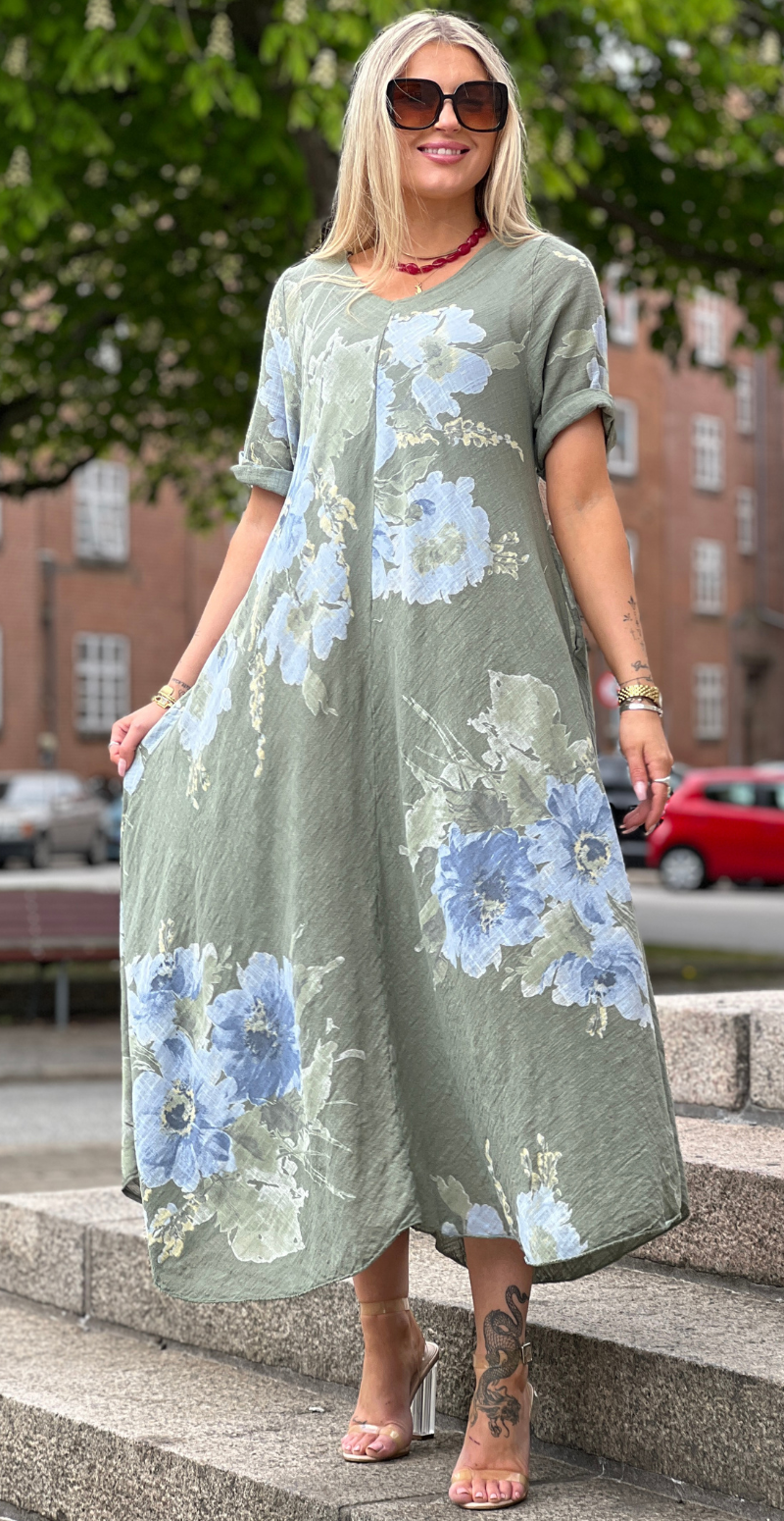 Meri lang kjole med blomsterprint og lommer militare LikeLondon