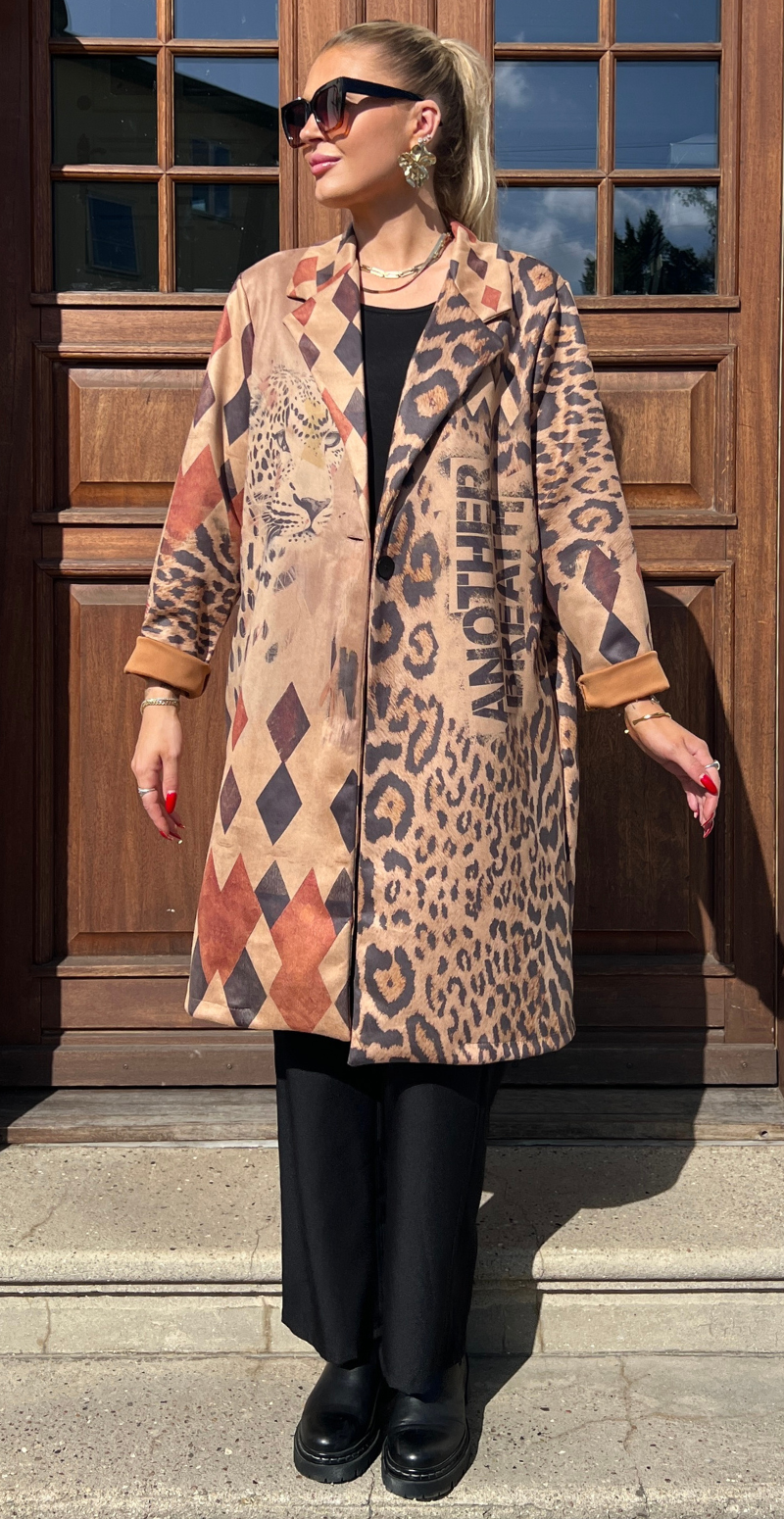 Katie jakke med leopard og harlekin mønster camel LikeLondon