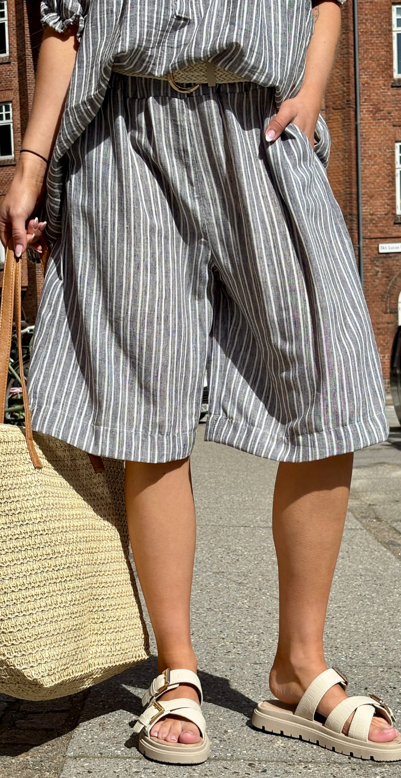 Merle stribet shorts med fletbælte sort LikeLondon