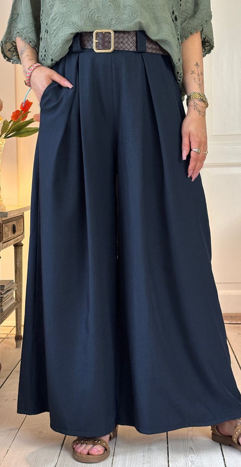 Romea bukser med vidde og bælte navy LikeLondon