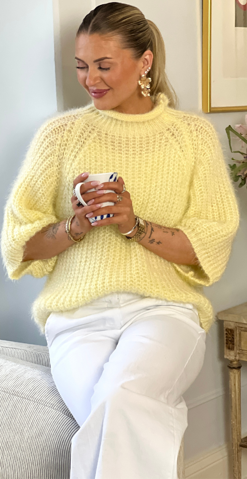 Donna strik med turtleneck og trekvart ærmer gul LikeLondon