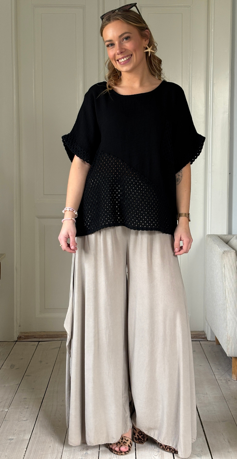 Gladys bluse med kort ærme og hæklede detaljer sort LikeLondon